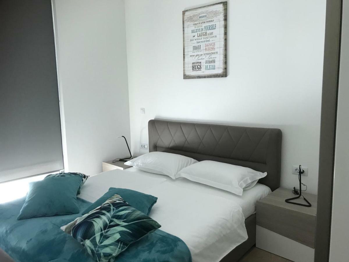 Blue Water Apartment Zrnovo Exterior foto